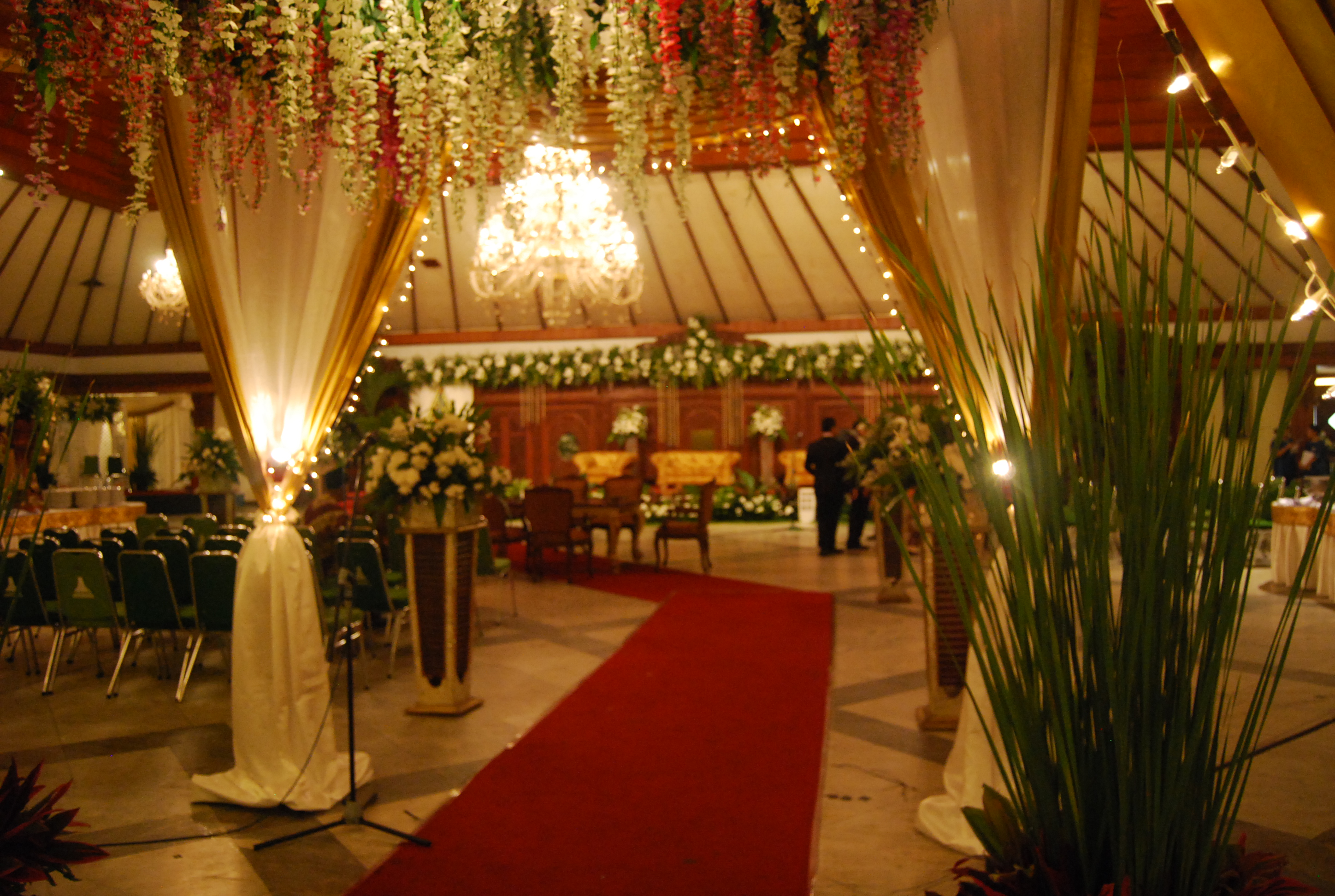 Indoor atau Outdoor Wedding Venue?  FNC Wedding Planner 